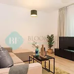 Bloomfields Stylish 1Br In Waters Edge Yas Island
